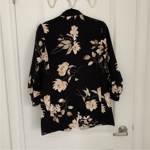 Dynamite Black Floral Blazer - Picture 2 of 4